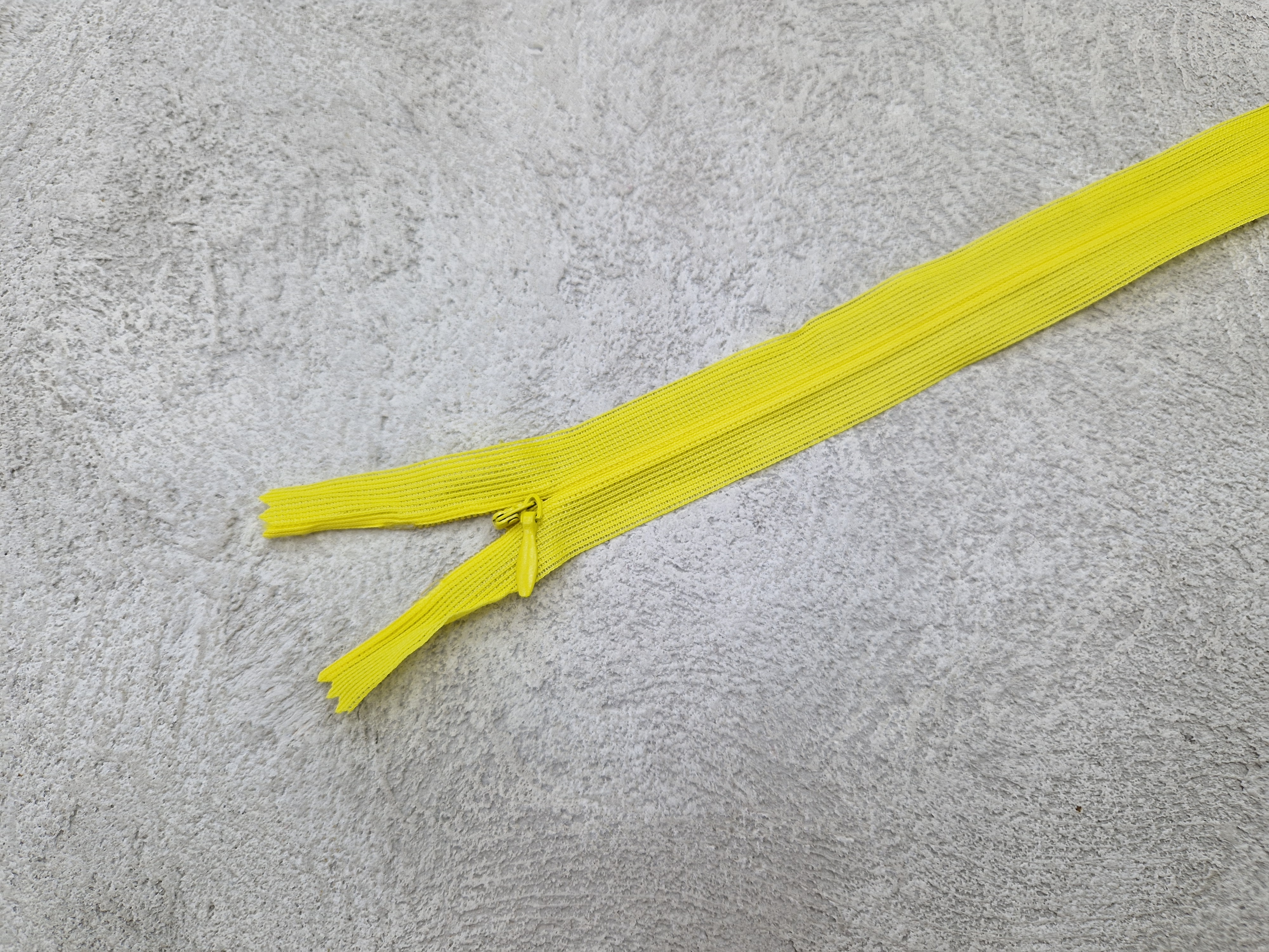 Молния потайная, неразъемная 60 см ярко-жёлтая Арт 829179 | Reava -  интернет магазин тканей