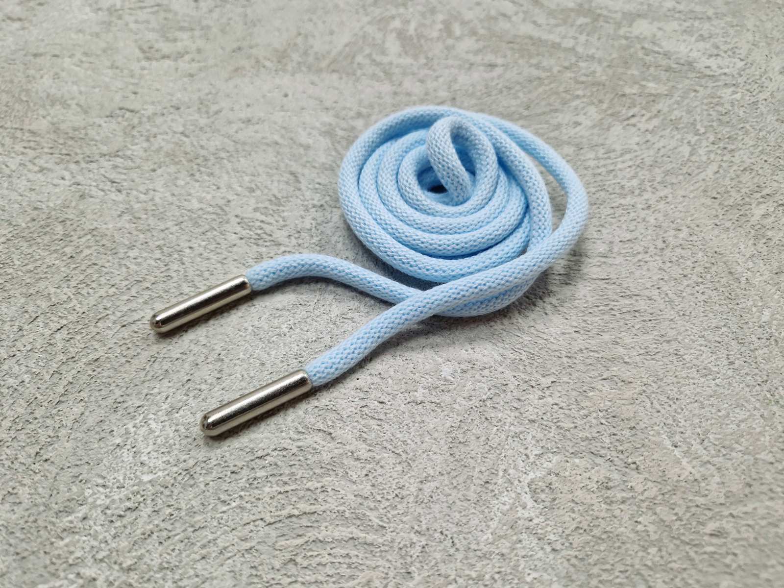 Шнурок круглый с металлическим наконечником в цвете светло-голубой, Арт  836763 | Reava - интернет магазин тканей